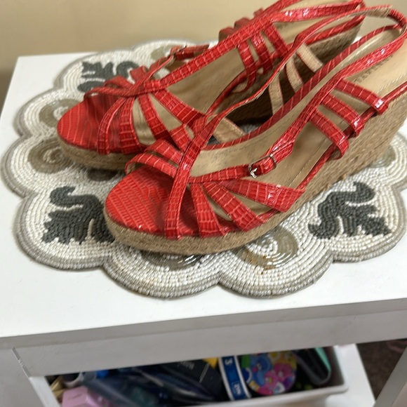 Ann Taylor coral wedge heels - Picture 7 of 9